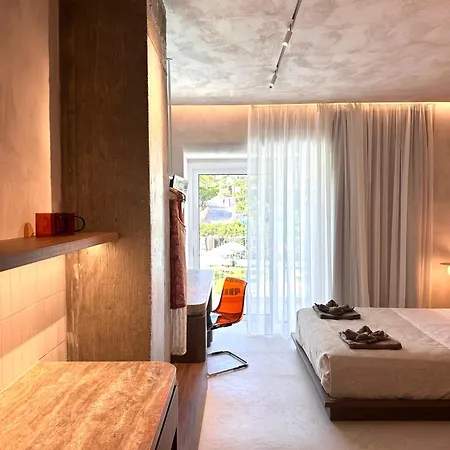 Lejlighedshotel Theros 3*