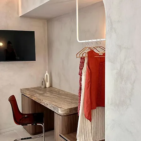 Theros Aparthotel 4*