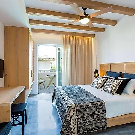 Theros Aparthotel 4*