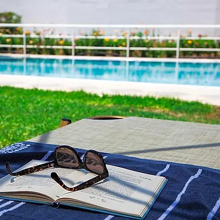 Aparthotel Theros 4*