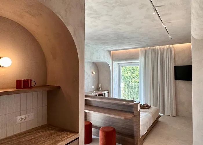 Theros Aparthotel Rethymno