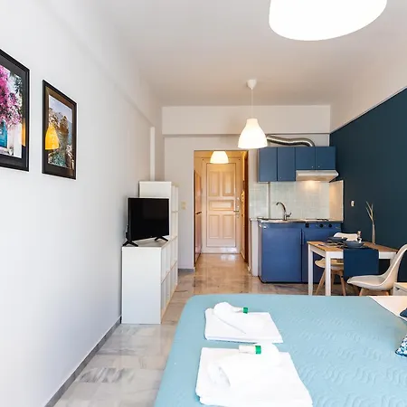 Theros Aparthotel
