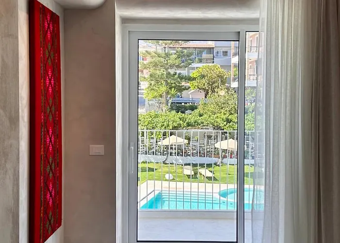 Apartmanhotel Theros 4*